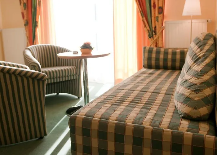 艾姆沃尔德巴德酒店 3*