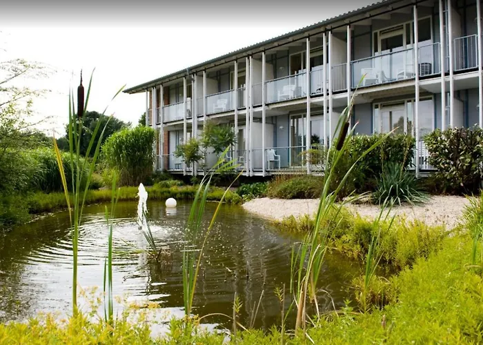 Am Waldbad מלון 3*